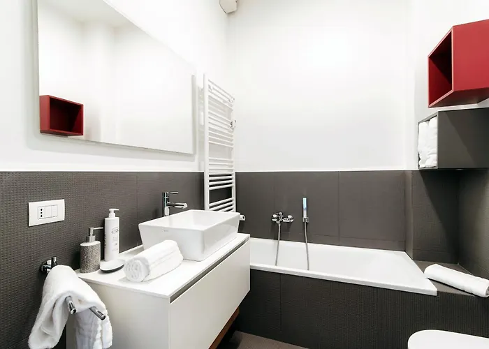 Contrada Sant'elia - By Myhomeincomo קומו