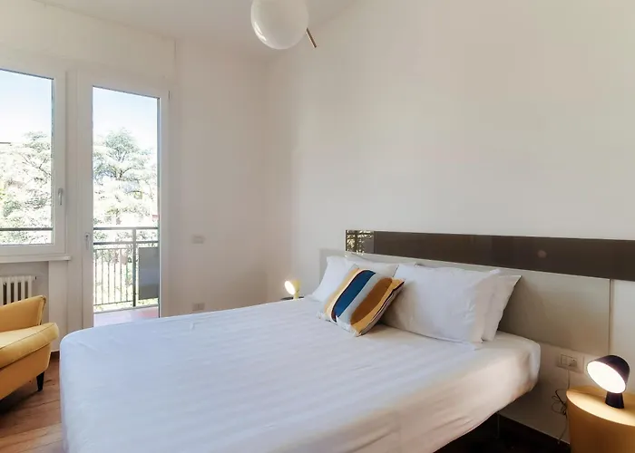 Contrada Sant'elia - By Myhomeincomo קומו