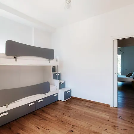 Apartment Contrada Sant'elia - By Myhomeincomo