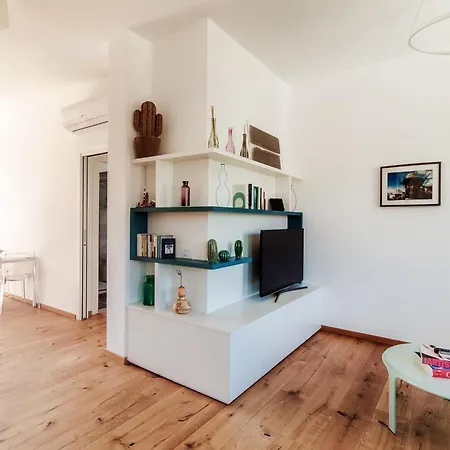 Contrada Sant'elia - By Myhomeincomo Apartamento *
